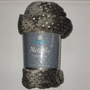 Comfort Bay Metallic Throw Blanket
